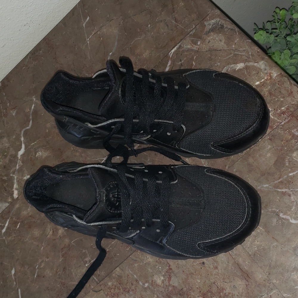 Kid  black nike huarache